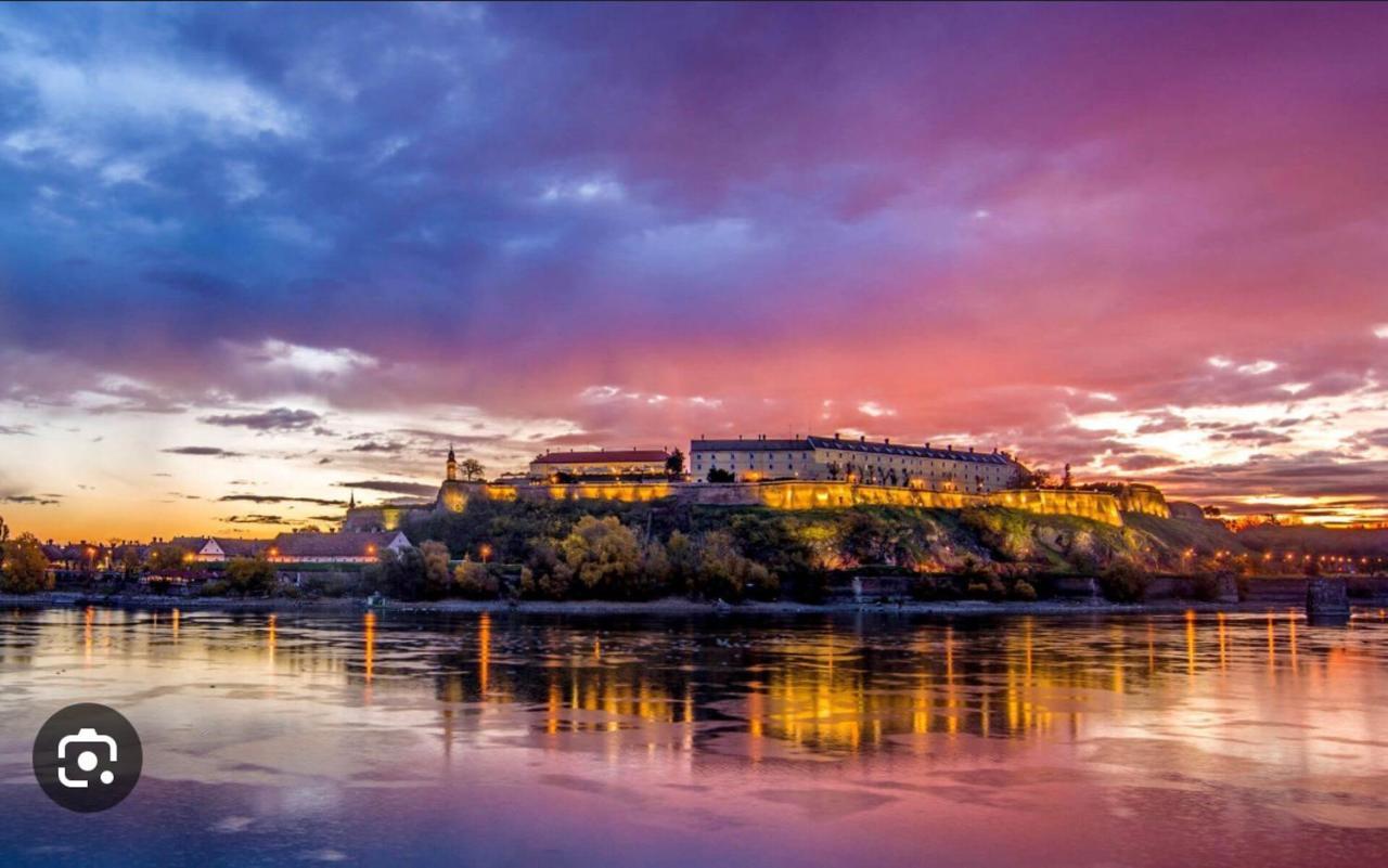 Top Center Apartment Novi Sad Dış mekan fotoğraf